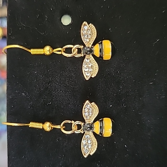 Jewelry - Little bee earrings